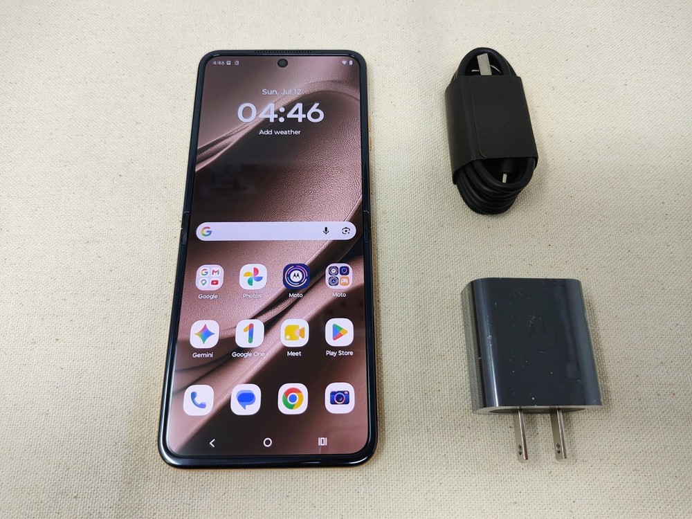 Motorola Razr+ 2024 – Unlocked – Mocha Mousse- 256GB