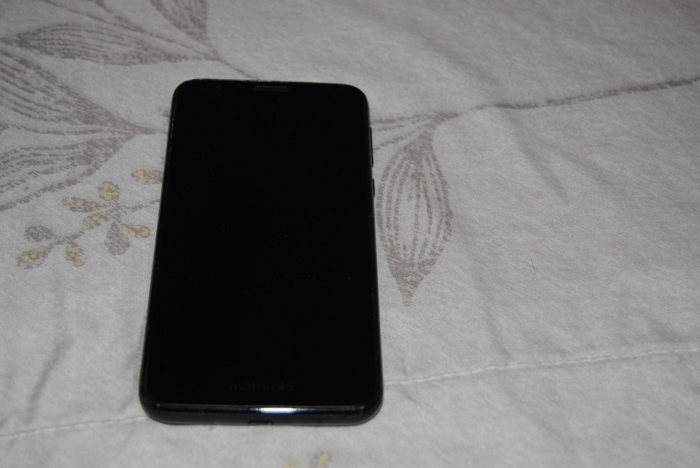 Motorola Moto E6 – 16 GB – Starry Black (Verizon)