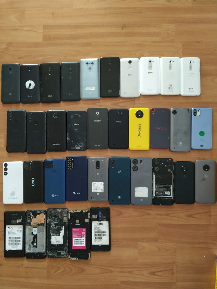 Lot of 35 Mixed Brand UNO/ BLU/ LG /Vortex and other for parts