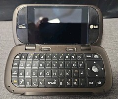 LG Octane VN530 – Brown ( Verizon ) Cellular Full Keyboard Phone