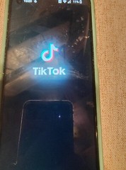 OnePlus Nord N20 5G – 128 GB with TikTok downloaded and capcut