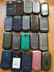 Lot of 20 Hybrid model Samsung for parts