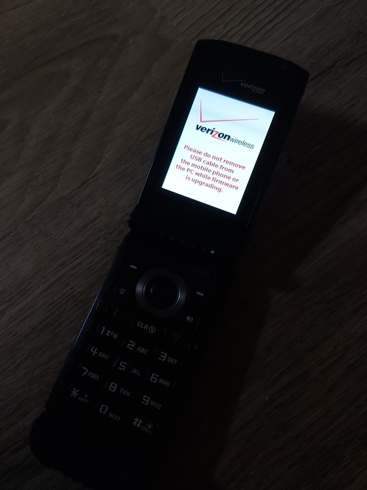 Casio G’zOne Ravine 2 C781NCH(Verizon Wireless, 2011) Flip Phone – Tested (Read)