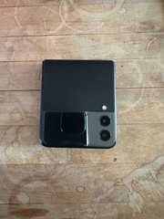 Samsung Galaxy Z Flip3 5G SM-F711U – 128GB – Phantom Black (AT&T)