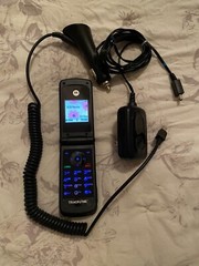 Vintage black Motorola W260g TracFone cellular flip phone