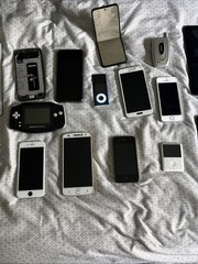 Lot of 18 Phones/Gameboy/Tablets/MP3 Players all for parts AS IS READ DISC
