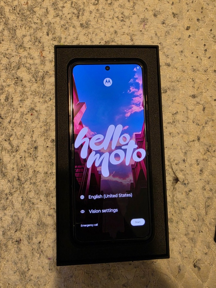 Motorola Razr+ 2025 256GB Unlocked 5G Flip 50MP Ai Camera Mocha