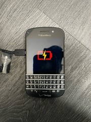 BlackBerry Q10 SQN100-2 Smartphone AT&T QWERTY Keyboard Powers On Read