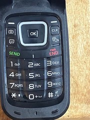 LG 441G TracFone Flip Cell Phone Tested Working Battery Included LG441GB