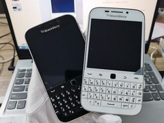 BlackBerry Classic Q20 (SQC100-4) Smart phone 16GB Unlocked GSM 4G LTE Keyboard