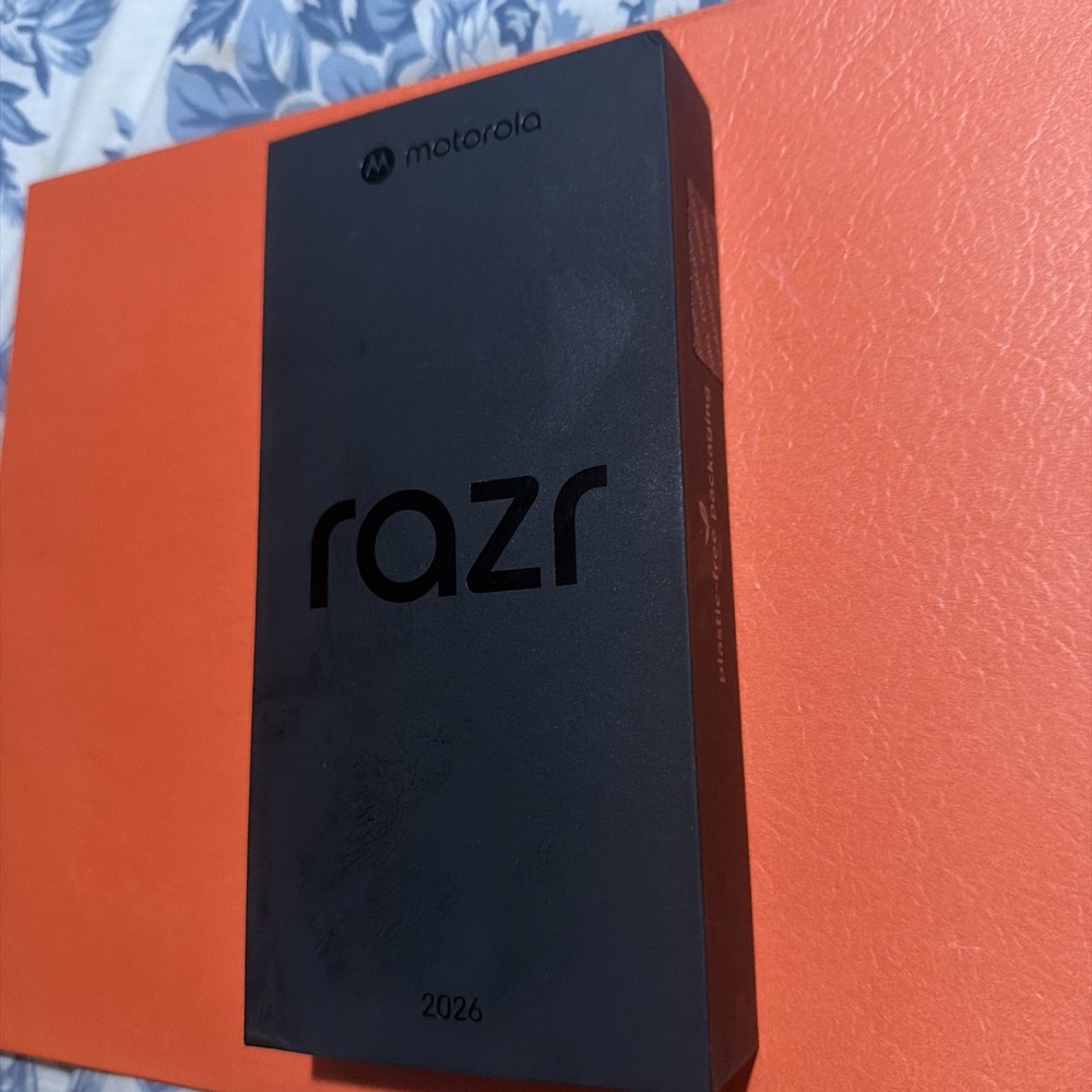 Motorola Razr 2026 256GB Unlocked XT2657-3 PANTONE Bright White Foldable 5G