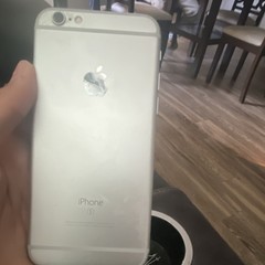 Apple iPhone7 Silver 12MP Camera 2GB RAM 4.7in Screen Bluetooth Wi-Fi NFC