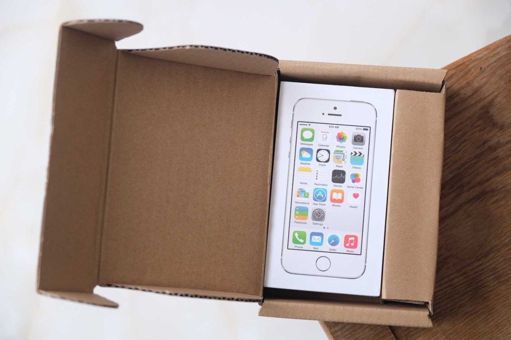 Apple iPhone 5s – 16GB – SILVER (Unlocked) sealed smartphone IOS12