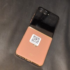 Motorola Razr+ 2025 Flip Smartphone 256GB 12GB RAM Pink Black Gold 32MP 50MP
