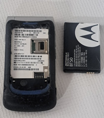 Motorola RAZR VE20 Flip Cellular Phone Black Silver 2.0 MP 2.2″ TFT Color Screen