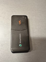 Sony Ericsson Walkman W580i – Boulevard Black & Orange (AT&T)
