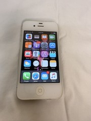 Apple Iphone 4s White Model A1387 – WORKS – Needs Sim Card – AT&T