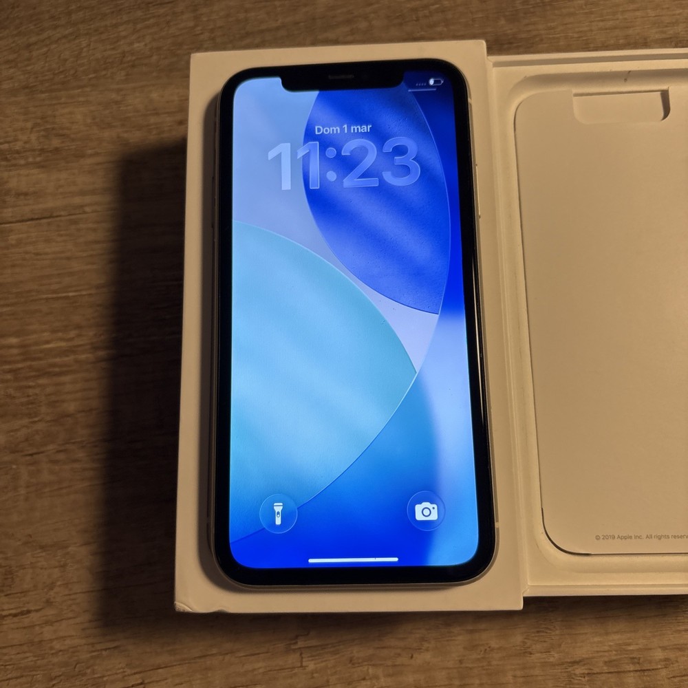Apple iPhone 11 – 128GB White – Used Working Perfectly With Its Box