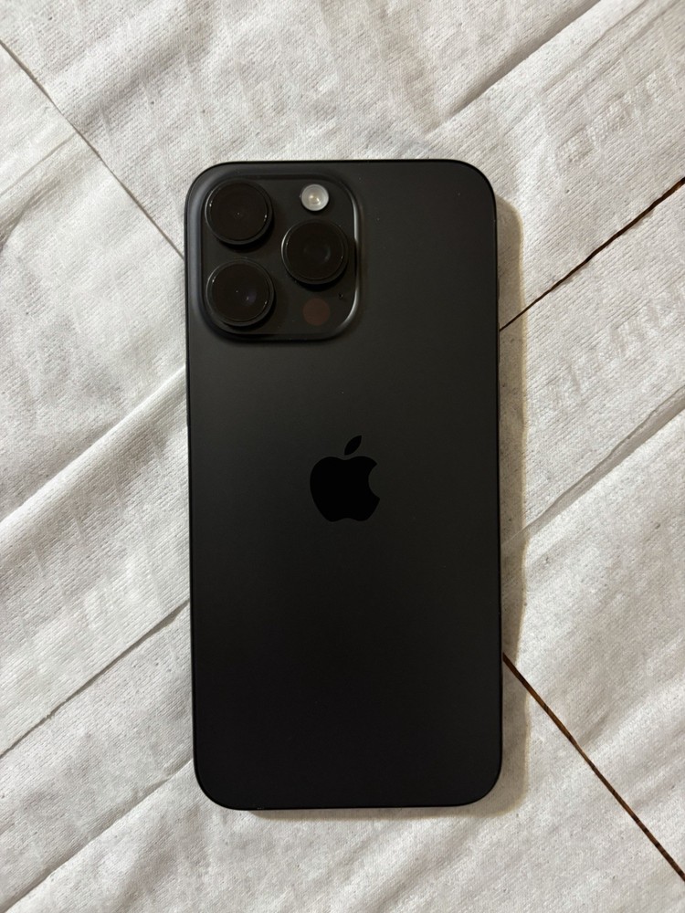 Apple iPhone 15 Pro Max 256GB Black Titanium Unlocked Smartphone