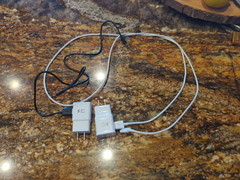 Samsung Galaxy S22 Ultra SM-S908U Xfinity Locked 128GB w/ chargers bundle