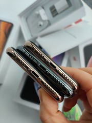 Apple iPhone XS 64/256GB Unlocked Resealed With Accessories Random Color