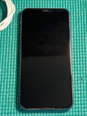 Apple iPhone X – 64GB – Space Gray (Unlocked) A1865 (CDMA + GSM)