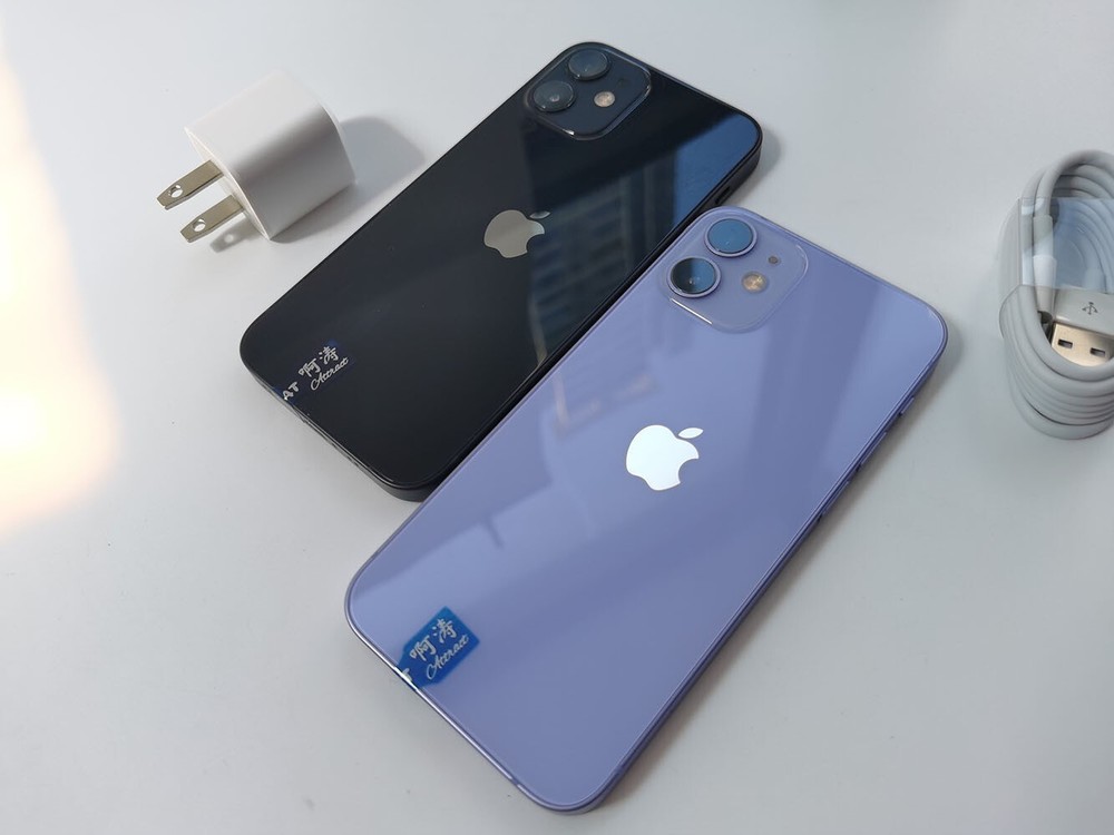 VERY GOOD Apple iPhone 12 mini – 64 /128/256GB (Unlocked) with Face ID