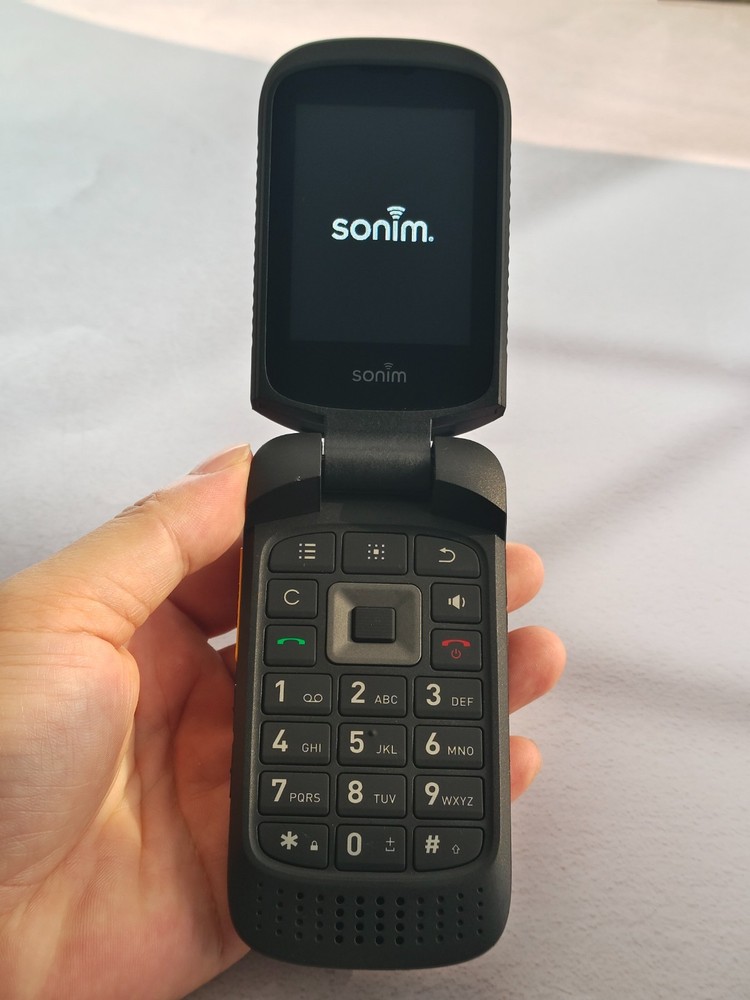 Sonim XP3(XP3800) 8GB UNLOCKED Rugged Flip sartphone 2.6” 5MP