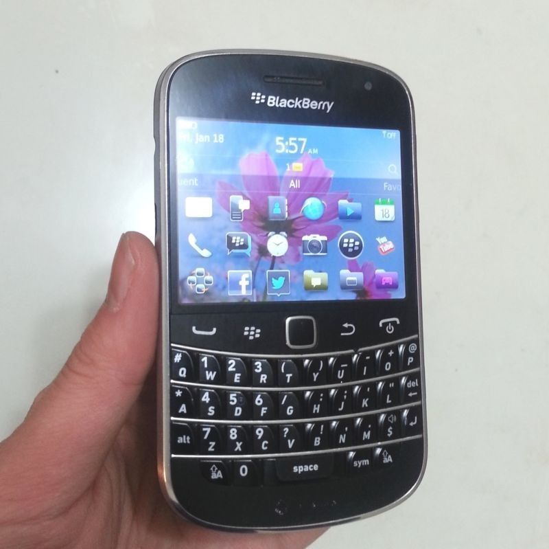 BlackBerry Bold 9900 – 8GB – Black+ Excellent+ (UNLOCKED) ~ GOOD DEAL !!!
