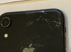 GSM UNLOCKED iPhone XR, 64GB A1984 MH3F3LL/A WITH CRACKED GLASS FOR REPAIR