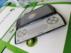 Sony Ericsson XPERIA PLAY R800i Android Game GSM Smartphone One-year warranty