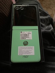 Factory Unlocked Motorola Razr 256GB 16 Green XT2553-3