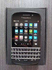 BlackBerry Q10 (Unlocked) 8MP 4G 16GB GPS Bluetooth OS10 Cellphone Works well