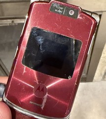 Motorola RAZR / Razor V3 – Red and Silver ( AT&T ) Flip Phone – Works No Cord