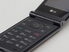 LG Classic Flip (L125DL) 8GB (TracFone) Flip Phone – POOR CONDITION – Clean IMEI