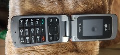 SMALL EASY TO USE CELL PHONE WITH LARGE NUMBERS RED COLOR BY T MOBILE