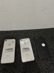 Apple iPhone 7 – 32GB – (Unlocked) A1778 – DAMAGED – LOT OF 3
