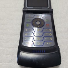 Motorola RAZR V3 – 30 MB – Gray (Unlocked)