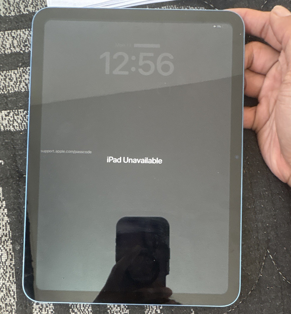 Apple iPad 10.9in 128GB Blue Wi-Fi + 5G Tablet USB-C Screen Unavailable