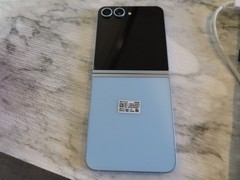 Samsung Galaxy Z Flip 6 256GB (VERIZON ONLY) BAD TOUCH – SHUTS OFF – as is parts