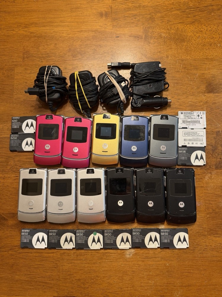 Motorola RAZR / Razor V3 Lot Of 11 Cell Phones Tested & Parts Chargers