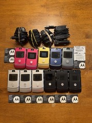 Motorola RAZR / Razor V3 Lot Of 11 Cell Phones Tested & Parts Chargers