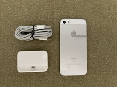 Apple iPhone SE 128GB Silver Unlocked iOS 12MP 4.0in w/bundle