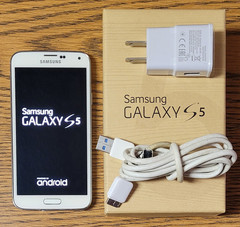 Samsung Galaxy S5 SM-G900V – White ( Verizon ) Smartphone – Boxed / Great Shape