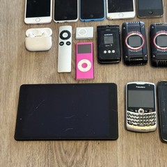 Lot Of Mixed Smartphones Tablets Apple iPhone iPad Samsung Motorola LG UNTESTED