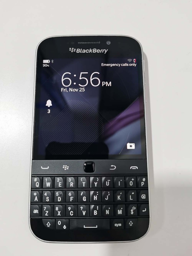 BlackBerry Classic Q20 Unlocked 16GB Keyboard Smartphone