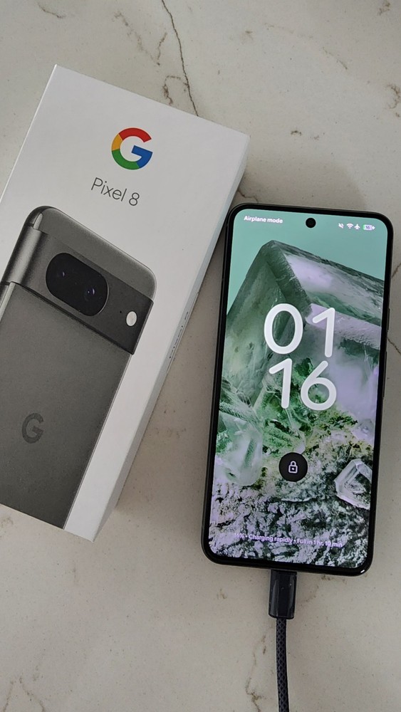 Google Pixel 8 – Unlocked – Excelent Condition.