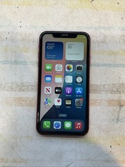 Apple iPhone 11 – 64 GB – (PRODUCT)RED (Unlocked) BH 70%