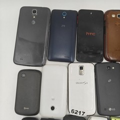 Lot of 20pcs Assorted Cell Phones For Parts, Scrap or Gold Recovery