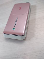Sony Ericson Walkman W580i Metro Pink